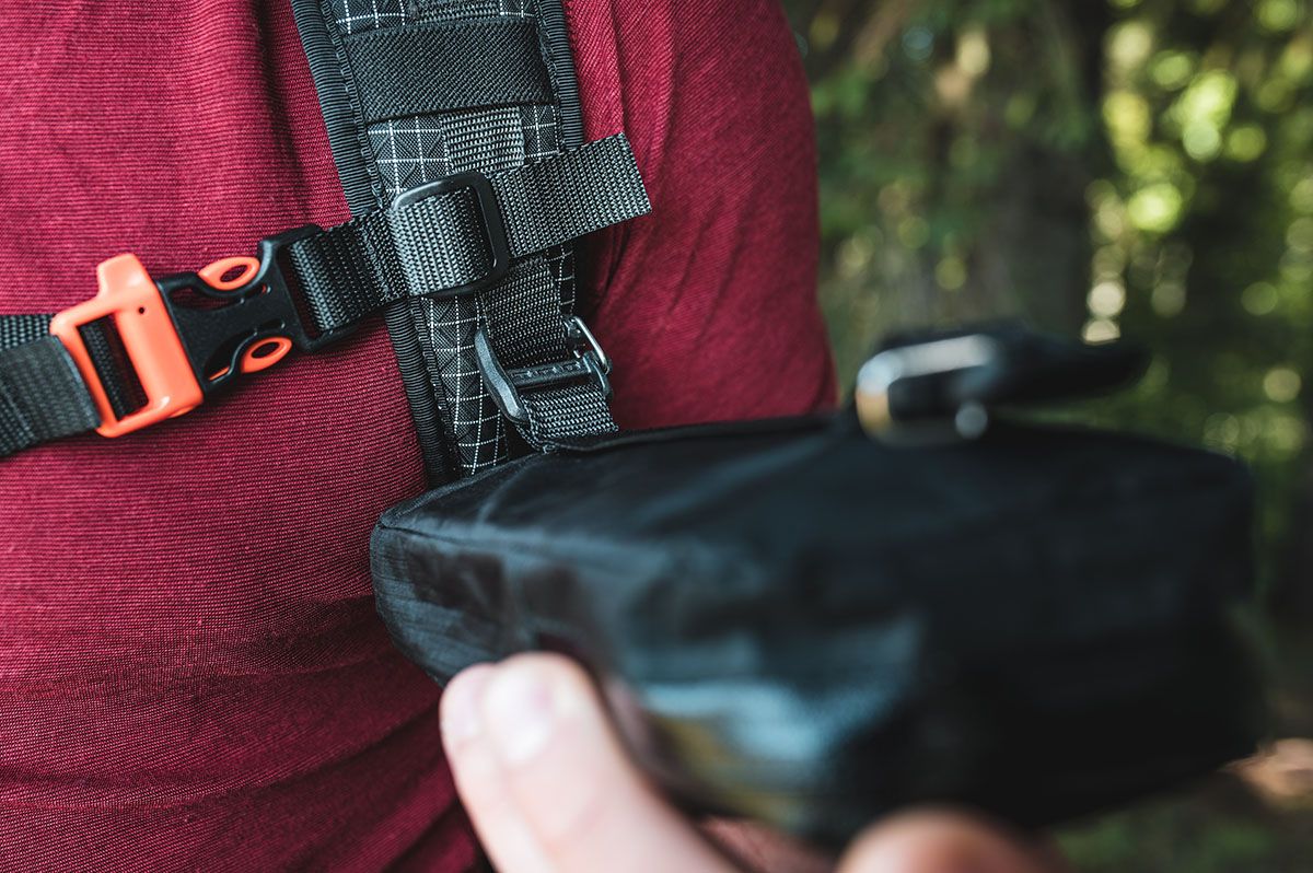 Hyperlite Mountane Gear Shoulder Pocket (1)