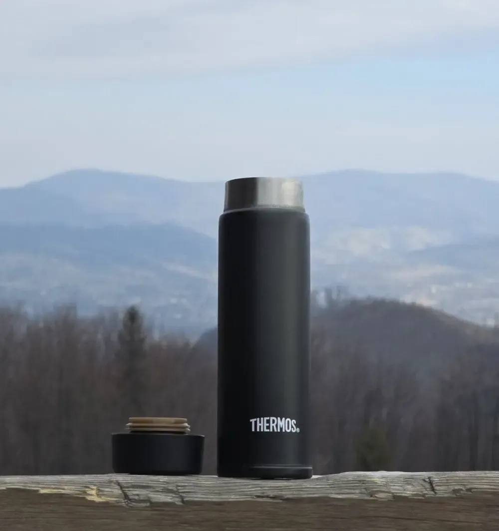 Thermos-Mug-lifestyle-01-upr.webp