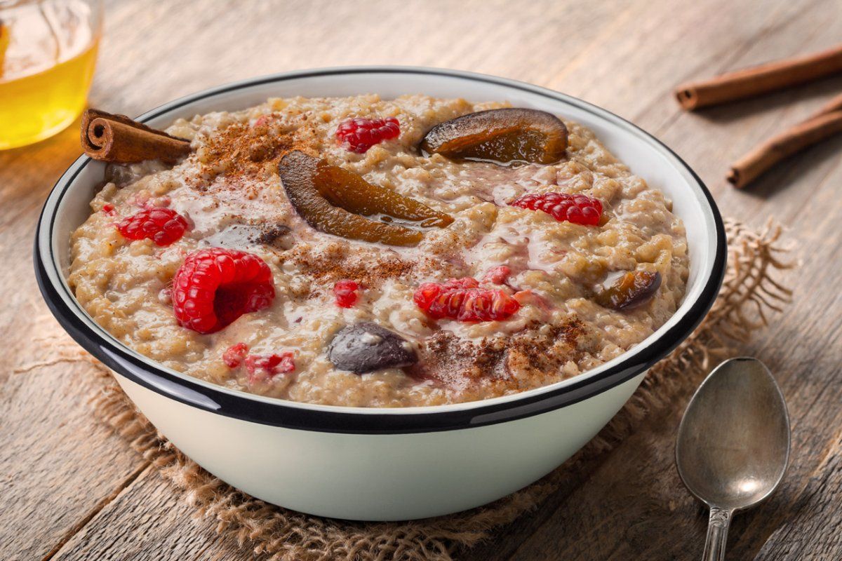 Adventure Menu Rýžová kaše s malinami, švestkami a skořicí