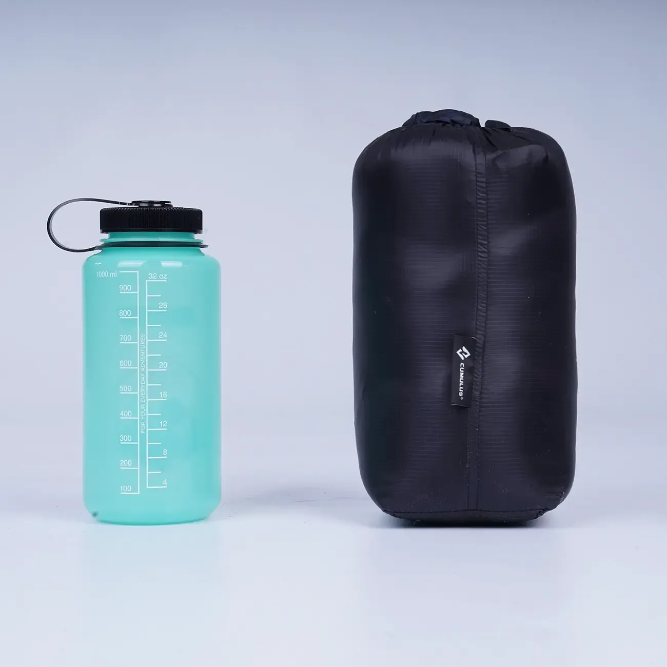 Cumulus X-Lite 300 péřový spacák down sleepingbag Packed 2.webp